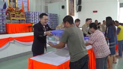 สถาบันวิจัยจุฬาภรณ์ เชิญสิ่งของพระราชทานไปมอบแก่ผู้ประสบอุทกภัย ที่จังหวัดน่าน