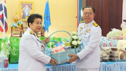 พระบาทสมเด็จพระเจ้าอยู่หัว พระราชทานเงินและสิ่งของแก่สถานคุ้มครองและพัฒนาคนพิการพระประแดง เนื่องในโอกาสวันเฉลิมพระชนมพรรษา สมเด็จพระนางเจ้าสิริกิติ์ พระบรมราชินีนาถ พระบรมราชชนนีพันปีหลวง