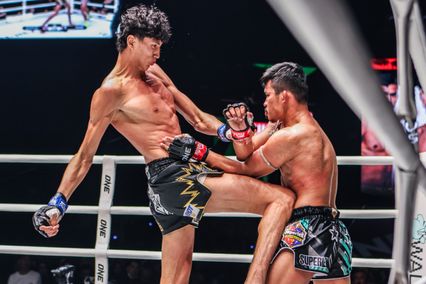 ONE ลุมพินี : อิเลียส เอ็นนาฮาชิ รับน้องคิกบ็อกซิ่ง นาบิล อานาน ศึก ONE ลุมพินี 126
