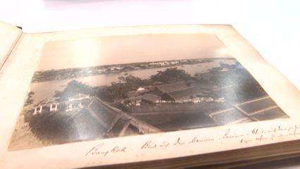 สมเด็จพระกนิษฐาธิราชเจ้า กรมสมเด็จพระเทพรัตนราชสุดาฯ สยามบรมราชกุมารี ทอดพระเนตร เอกสารสำคัญเกี่ยวกับประเทศไทยที่หอสมุดแห่งชาติสิงคโปร์ โทรทัศน์รวมการเฉพาะกิจแห่งประเทศไทย รายงาน