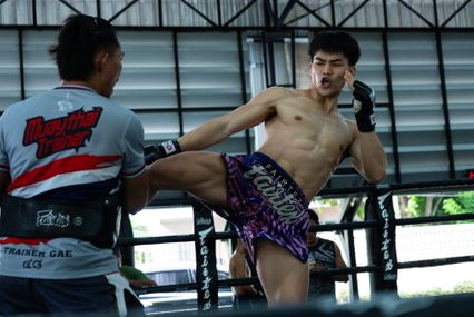 ONE Championship : แรมโบ้เล็ก ฉ.อจลบุญ ควง โจฮัน กาซาลี โชว์ฟิตก่อนบู๊ศึก ONE Fight Night 35
