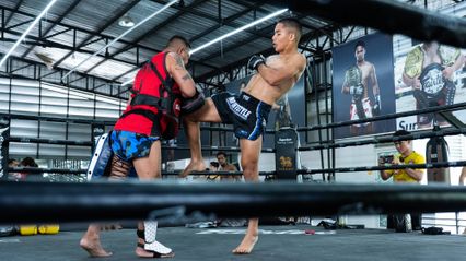ONE Championship : แรมโบ้เล็ก ฉ.อจลบุญ ควง โจฮัน กาซาลี โชว์ฟิตก่อนบู๊ศึก ONE Fight Night 35