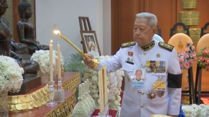 ประธานองคมนตรี เป็นผู้แทนพระองค์ไปในการพระราชทานน้ำหลวงอาบศพ ศาสตราจารย์เกียรติยศ สงคราม ทรัพย์เจริญ