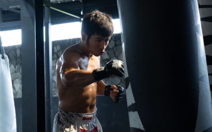 ONE ลุมพินี : ยอดเหล็กเพชร อ.อัจฉริยะ โชว์กล้ามแน่น ก่อนรีแมตช์ย้ำชัย “ป้อมเพชร” ศึก ONE ลุมพินี 126