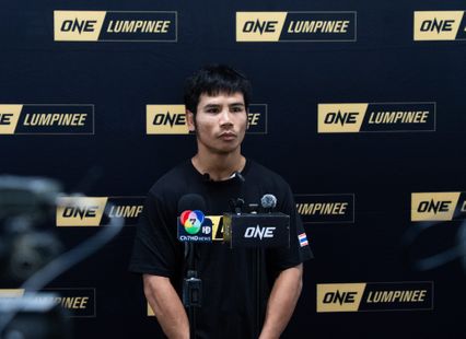 ONE ลุมพินี : ยอดเหล็กเพชร อ.อัจฉริยะ โชว์กล้ามแน่น ก่อนรีแมตช์ย้ำชัย “ป้อมเพชร” ศึก ONE ลุมพินี 126