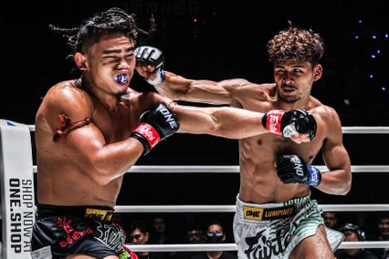 ONE ลุมพินี : สุริยันต์เล็ก พ.เย็นยิ่ง เรียก 2 นับ ชนะแต้มเดือด เดโช ป.บริรักษ์ ศึก ONE ลุมพินี 124