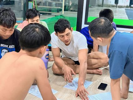 ONE ลุมพินี : เสือแบล็ค ท.พราน49 พามวยในค่ายเรียนเสริมภาษาอังกฤษ