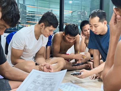 ONE ลุมพินี : เสือแบล็ค ท.พราน49 พามวยในค่ายเรียนเสริมภาษาอังกฤษ