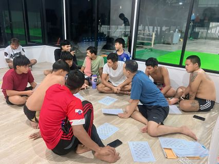 ONE ลุมพินี : เสือแบล็ค ท.พราน49 พามวยในค่ายเรียนเสริมภาษาอังกฤษ