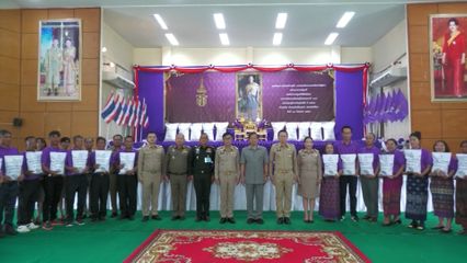 มูลนิธิชัยพัฒนา มอบเมล็ดพันธุข้าวพระราชทานแก่เกษตรกรและราษฎรที่ประสบอุทกภัยที่อำเภอคำเขื่อนแก้ว จังหวัดยโสธร