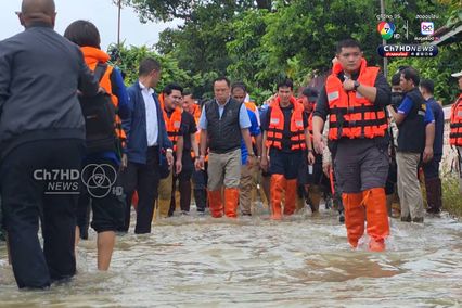 อนุทิน ลงพื้นที่น้ำท่วมอยุธยา ย้ำ รัฐบาลทำงานเป็นทีม แม้มาจากคนละพรรค