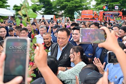 อนุทิน ลงพื้นที่น้ำท่วมอยุธยา ย้ำ รัฐบาลทำงานเป็นทีม แม้มาจากคนละพรรค