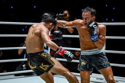ONE Championship : โจนาธาน ดิ เบลลา สางแค้น “พระจันทร์ฉาย” รวบบัลลังก์คิกบ็อกซิ่ง รุ่นสตรอว์เวต