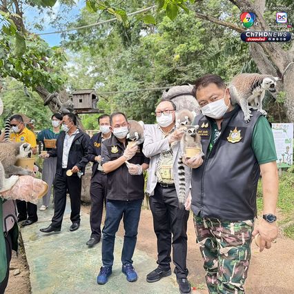 สุชาติ ชมกลิ่น เยี่ยมสวนสัตว์เปิดเขาเขียว จ.ชลบุรี เยี่ยมชม หมูเด้ง ขวัญใจมหาชน