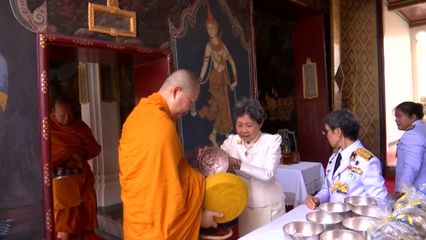 ท่านหญิงศรีสว่างวงศ์ บุญจิตราดุลย์ เป็นประธานตักบาตรพระสงฆ์ เนื่องในเทศกาลออกพรรษา พุทธศักราช 2568