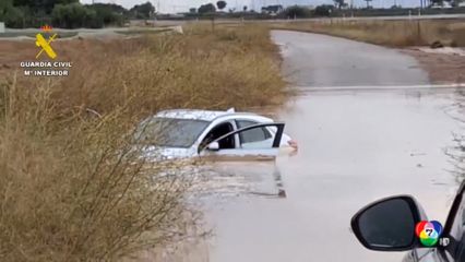 รถยนต์ถูกน้ำท่วมสูง หลังฝนตกหนัก ที่สเปน
