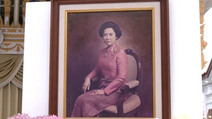 สมเด็จพระกนิษฐาธิราชเจ้า กรมสมเด็จพระเทพรัตนราชสุดา ฯ สยามบรมราชกุมารี เสด็จพระราชดำเนินไปในการพระราชทานเพลิงศพ คุณหญิงอุไรวรรณ หงสประภาส