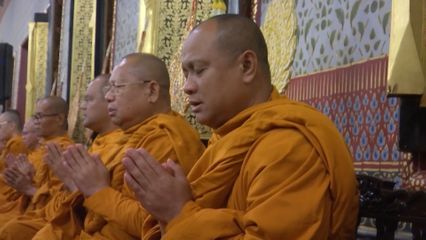 พระบาทสมเด็จพระเจ้าอยู่หัว และสมเด็จพระนางเจ้า ฯ พระบรมราชินี เสด็จพระราชดำเนินไปในการพระราชพิธีทรงบำเพ็ญพระราชกุศล วันนวมินทรมหาราช พุทธศักราช 2568