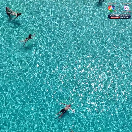 นักท่องเที่ยวสุดประทับใจ น้ำทะเลใสราวกับกระจก