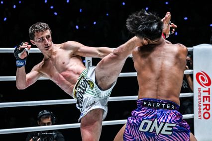 ONE ลุมพินี : รุสตัม ยูนูซอฟ สานต่อไร้พ่ายปะทะเดือด เพชรสุขุมวิท ต้อมทุ่งใหญ่ คู่เอกอินเตอร์ศึก ONE ลุมพินี 131