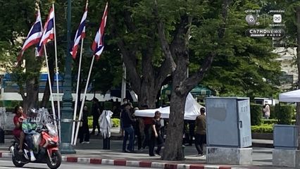 กางเต็นท์ให้ ปชช. รอรับเสด็จขบวนเคลื่อนพระบรมศพ