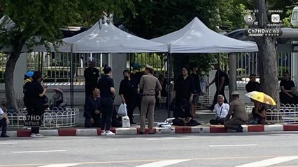 กางเต็นท์ให้ ปชช. รอรับเสด็จขบวนเคลื่อนพระบรมศพ