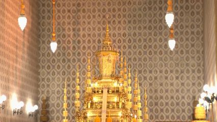 พระบาทสมเด็จพระเจ้าอยู่หัว และสมเด็จพระนางเจ้า ฯ พระบรมราชินี พร้อมด้วยพระบรมวงศานุวงศ์ ถวายน้ำสรงพระบรมศพ สมเด็จพระนางเจ้าสิริกิติ์ พระบรมราชินีนาถ พระบรมราชชนนีพันปีหลวง