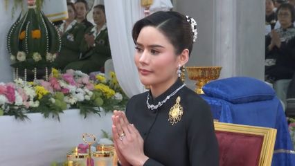 ผู้แทนพระองค์ ถวายผ้าพระกฐินพระราชทาน ณ วัดฝั่งแดง และวัดท่าสะแบง จังหวัดร้อยเอ็ด