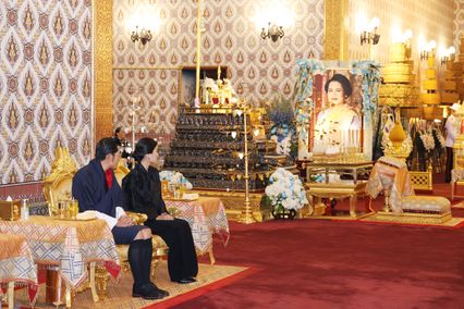 พระบาทสมเด็จพระเจ้าอยู่หัว และสมเด็จพระนางเจ้า ฯ พระบรมราชินี ทรงบำเพ็ญพระราชกุศลพระพิธีธรรมสวดพระอภิธรรมพระบรมศพ สมเด็จพระนางเจ้าสิริกิติ์ พระบรมราชินีนาถ พระบรมราชชนนีพันปีหลวง