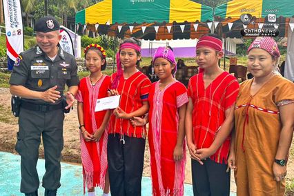 ตชด. ส่งมอบสนามกีฬา อุปกรณ์กีฬา และอุปกรณ์การแพทย์ ในโครงการ “โรงเรียนแห่งความรู้ สุขศาลาแห่งความหวัง“ สร้างแรงบันดาลใจให้เด็กเยาวชน แห่งที่ 3 ของประเทศ