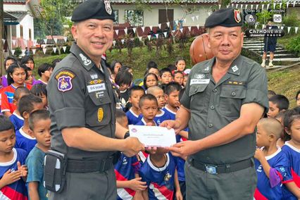 ตชด. ส่งมอบสนามกีฬา อุปกรณ์กีฬา และอุปกรณ์การแพทย์ ในโครงการ “โรงเรียนแห่งความรู้ สุขศาลาแห่งความหวัง“ สร้างแรงบันดาลใจให้เด็กเยาวชน แห่งที่ 3 ของประเทศ