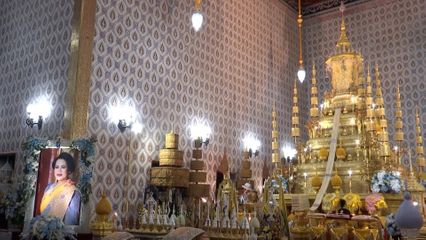 พระบาทสมเด็จพระเจ้าอยู่หัว และสมเด็จพระนางเจ้า ฯ พระบรมราชินี ทรงบำเพ็ญพระราชกุศลพระพิธีธรรมสวดพระอภิธรรมพระบรมศพ สมเด็จพระนางเจ้าสิริกิติ์ พระบรมราชินีนาถ พระบรมราชชนนีพันปีหลวง