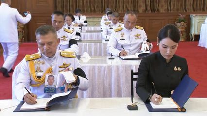 คณะบุคคลและประชาชน ไปถวายสักการะและลงนามแสดงความอาลัยเบื้องหน้าพระฉายาลักษณ์ สมเด็จพระนางเจ้าสิริกิติ์ พระบรมราชินีนาถ พระบรมราชชนนีพันปีหลวง ด้วยสำนึกในพระมหากรุณาธิคุณอันหาที่สุดมิได้