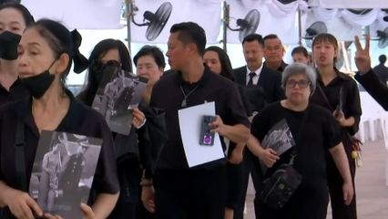 กลุ่มชาติพันธุ์เข้ากราบพระบรมศพ