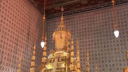 ประชาชน จำนวนมากไปกราบถวายบังคมพระบรมศพสมเด็จพระนางเจ้าสิริกิติ์ พระบรมราชินีนาถ พระบรมราชชนนีพันปีหลวง ด้วยสำนึกในพระมหากรุณาธิคุณอย่างหาที่สุดมิได้