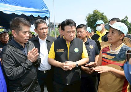 รมช. “นเรศ” ลงพื้นที่ติดตามน้ำท่วมเจ้าพระยา เร่งบูรณาการช่วยเหลือประชาชน