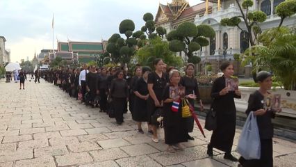 รัฐมนตรีช่วยว่าการกระทรวงกลาโหม สาธารณรัฐอิตาลี เข้าถวายสักการะ พระบรมศพ สมเด็จพระนางเจ้าสิริกิติ์ พระบรมราชินีนาถ พระบรมราชชนนีพันปีหลวง