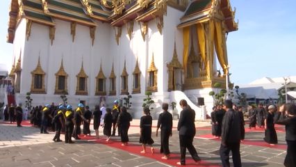 ประชาชนเดินทางไปกราบถวายบังคมพระบรมศพ สมเด็จพระนางเจ้าสิริกิติ์ พระบรมราชินีนาถ พระบรมราชชนนีพันปีหลวง อย่างต่อเนื่องตลอดทั้งวัน