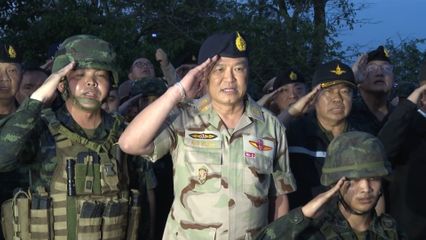 นายกฯ ร่วมร้องเพลงชาติบน ภูมะเขือ