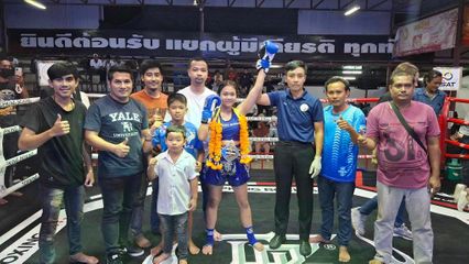 ONE ลุมพินี : อิสไลย์ เอริกา โบโมกาว รับน้องสาวน้อยมวยไทย พลอยชมพู พียู.ผ้าใบ ศึก ONE ลุมพินี 134