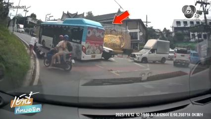 ระทึก ! รถเมล์ไฟฟ้า ไหลลงเนิน