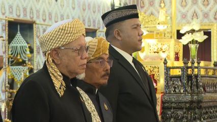 คณะบุคคลสำคัญ และประชาชน เข้ากราบถวายบังคมพระบรมศพ สมเด็จพระนางเจ้าสิริกิติ์ พระบรมราชินีนาถ พระบรมราชชนนีพันปีหลวง เพื่อแสดงความอาลัยและสำนึกในพระมหากรุณาธิคุณอย่างหาที่สุดมิได้