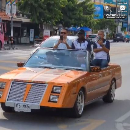 ต้อนรับสุดอบอุ่น นักฟุตบอล รร.หัวหินวิทยาคม