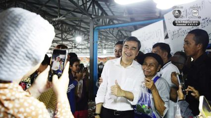 จูรี ควง อภิสิทธิ์ บุกตลาดในหาดใหญ่ ลุยเยี่ยมเยียนรับฟังปัญหา ชาวบ้านแห่ตอนรับสุดคึกคัก