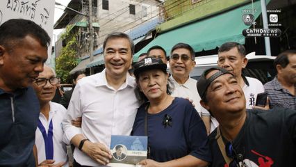 จูรี ควง อภิสิทธิ์ บุกตลาดในหาดใหญ่ ลุยเยี่ยมเยียนรับฟังปัญหา ชาวบ้านแห่ตอนรับสุดคึกคัก