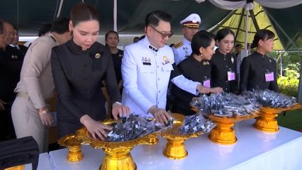 สมเด็จพระเจ้าลูกเธอ เจ้าฟ้าสิริวัณณวรี นารีรัตนราชกัญญา เสด็จไปในการบำเพ็ญพระราชกุศลถวายพระบรมศพ สมเด็จพระนางเจ้าสิริกิติ์ พระบรมราชินีนาถ พระบรมราชชนนีพันปีหลวง และพระราชทานเข็มกลัดริบบิ้นสีดำไว้อาลัยแก่ประชาชนที่มาเข้ากราบถวายบังคมพระบรมศพ