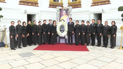 ประชาชน นักเรียน และคณะบุคคล กราบถวายบังคมพระบรมศพ สมเด็จพระนางเจ้าสิริกิติ์ พระบรมราชินีนาถ พระบรมราชชนนีพันปีหลวง ด้วยสำนึกในพระมหากรุณาธิคุณเป็นล้นพ้นอันหาที่สุดมิได้