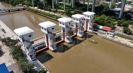 ชป. เปิด ปตร.คลองลัดโพธิ์ฯ เร่งระบายน้ำเจ้าพระยาช่วงน้ำลงออกทะเล