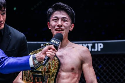 ONE Championship : นาดากะ สุดปลื้มนั่งบัลลังก์ ONE มวยไทย รุ่นอะตอมเวต