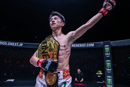 ONE Championship : นาดากะ สุดปลื้มนั่งบัลลังก์ ONE มวยไทย รุ่นอะตอมเวต